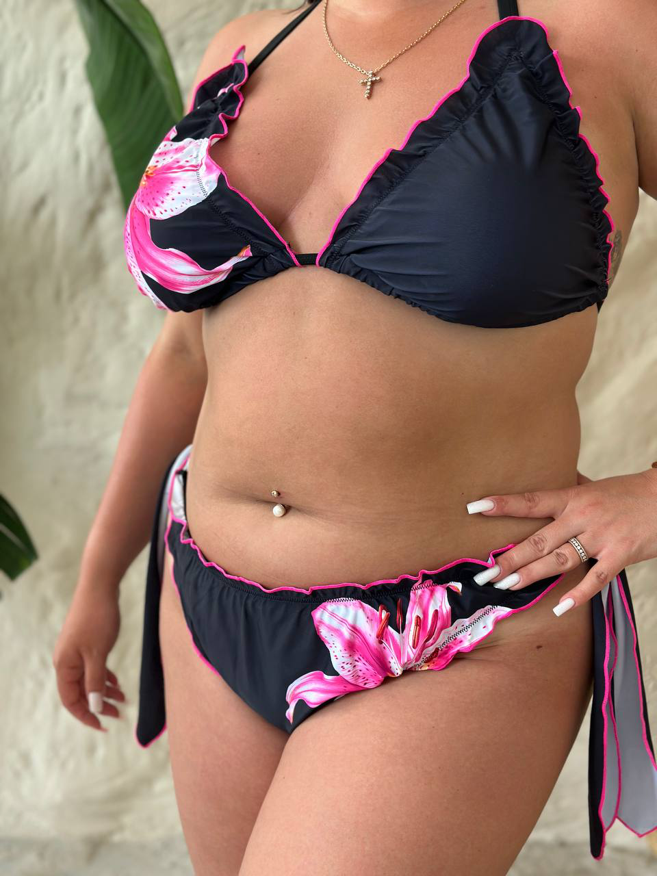 Купальник Plus Size SW4110 чорний з рожевим квітковим принтом, деталі верху